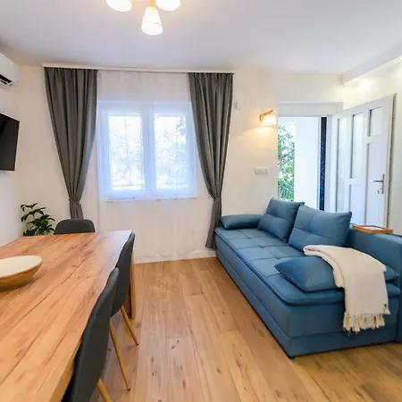 Apartmán Miranda With Terrace And Bbq By The Sea Slatine